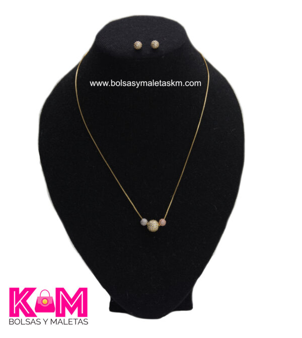 Collar con dije y aretes